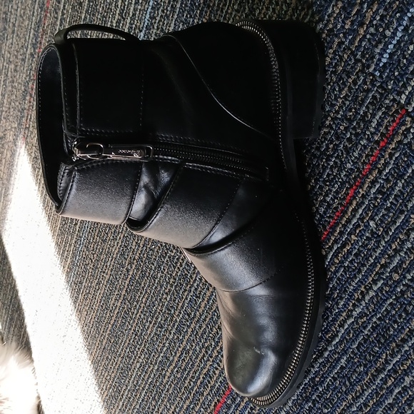 Blondo Camila Black Buckle Waterproof Moto Boots, Size 6.5 - Picture 5 of 8